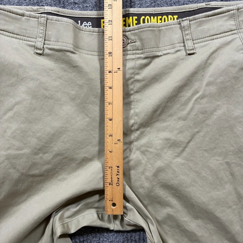Lee Extreme Comfort Mens Straight Fit Pants Size 40x30 Beige Flat Front Mid Rise - Picture 6 of 9